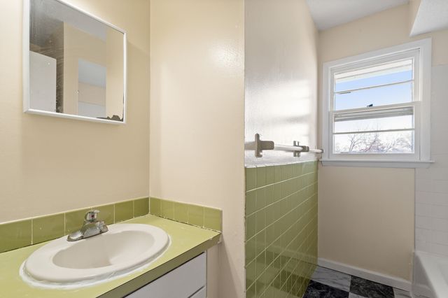 1022 Mckinley Avenue, Des Moines, IA 50315