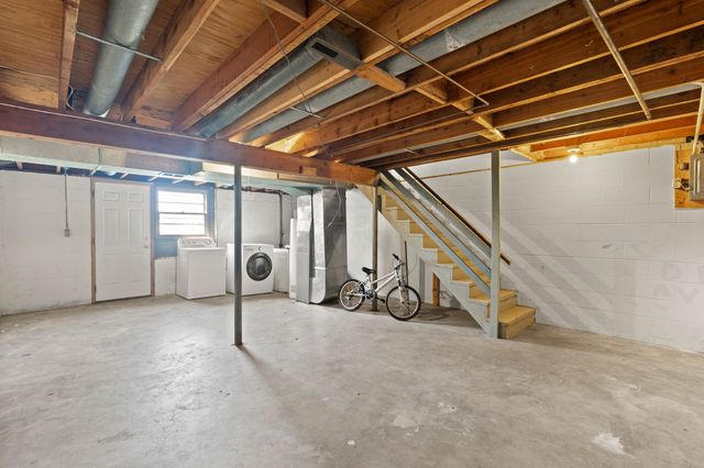 1022 Mckinley Avenue, Des Moines, IA 50315