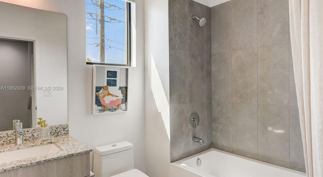 1001 NE 58th St A, Oakland Park, FL 33334