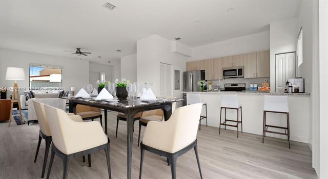 1001 NE 58th St A, Oakland Park, FL 33334