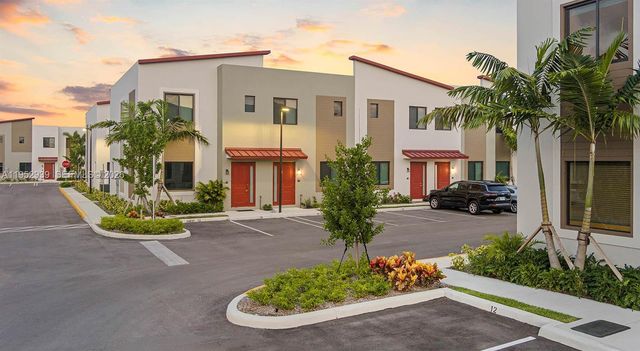 1001 NE 58th St A, Oakland Park, FL 33334