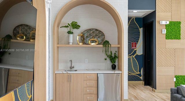 1001 NE 58th St A, Oakland Park, FL 33334