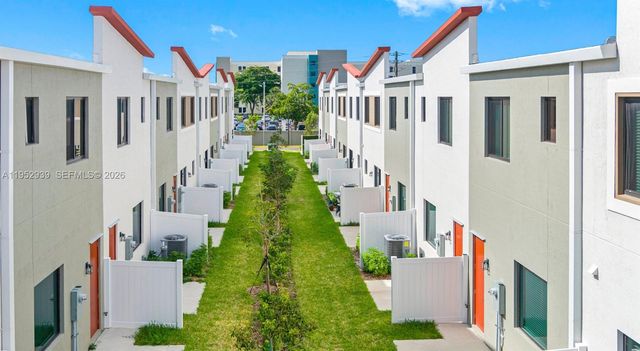 1001 NE 58th St A, Oakland Park, FL 33334