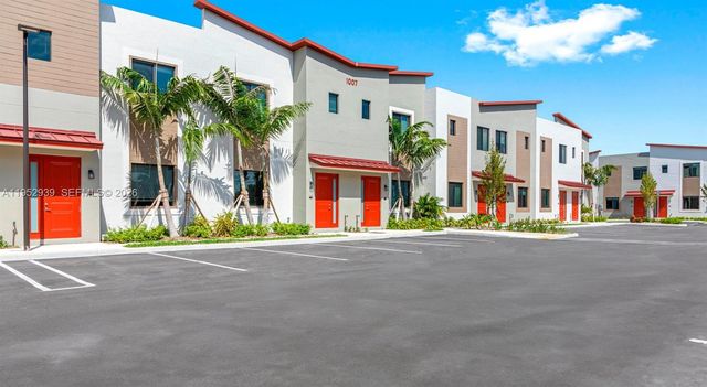 1001 NE 58th St A, Oakland Park, FL 33334
