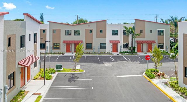 1001 NE 58th St A, Oakland Park, FL 33334