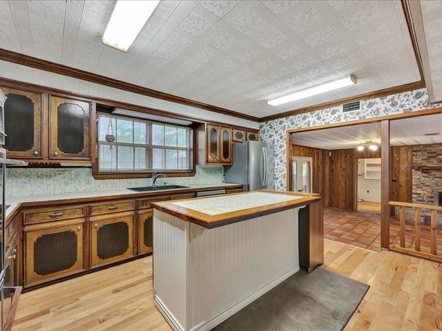 235 County Barn Rd, Lufkin, TX 75904