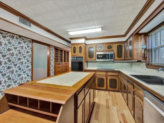 235 County Barn Rd, Lufkin, TX 75904