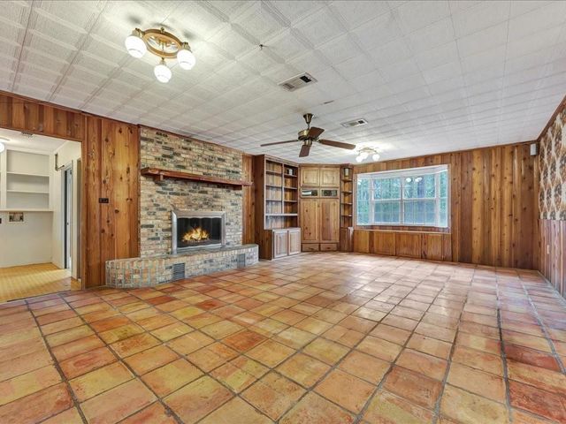 235 County Barn Rd, Lufkin, TX 75904