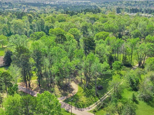 235 County Barn Rd, Lufkin, TX 75904