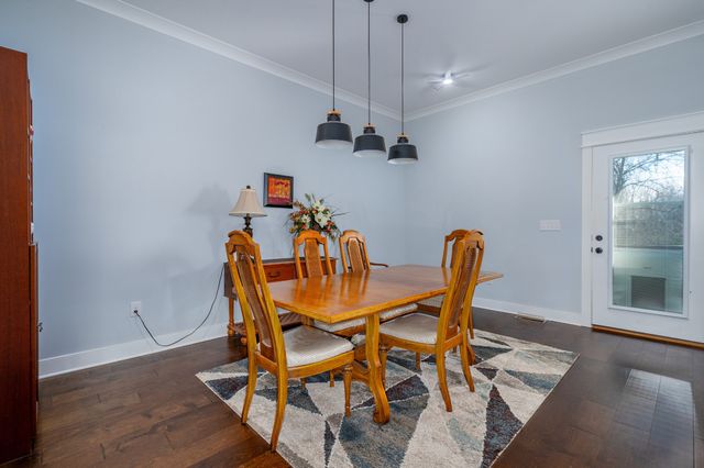 1001 Stonebrook Dr, Dickson, TN 37055