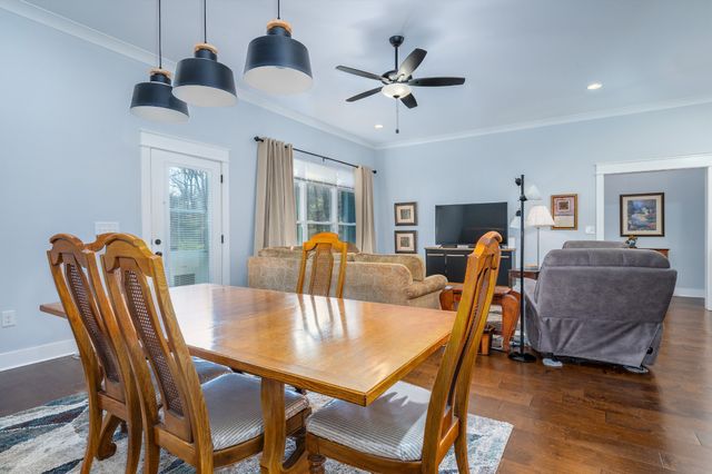 1001 Stonebrook Dr, Dickson, TN 37055