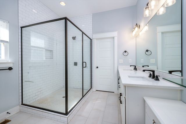 1001 Stonebrook Dr, Dickson, TN 37055