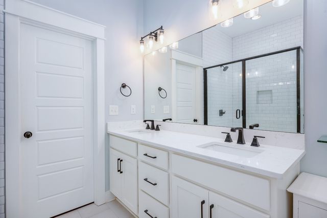 1001 Stonebrook Dr, Dickson, TN 37055