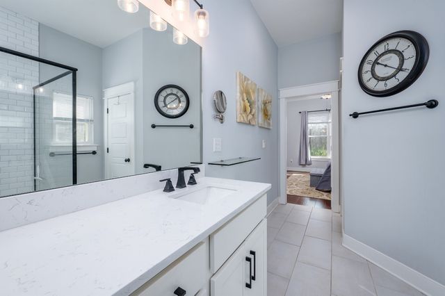 1001 Stonebrook Dr, Dickson, TN 37055