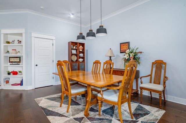 1001 Stonebrook Dr, Dickson, TN 37055