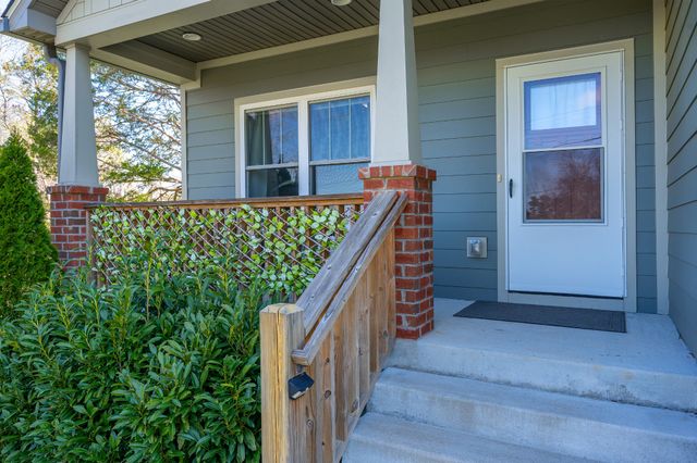 1001 Stonebrook Dr, Dickson, TN 37055