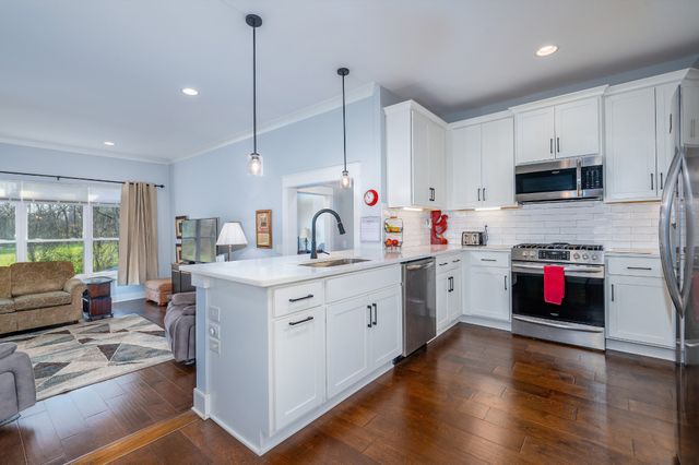 1001 Stonebrook Dr, Dickson, TN 37055