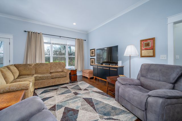 1001 Stonebrook Dr, Dickson, TN 37055