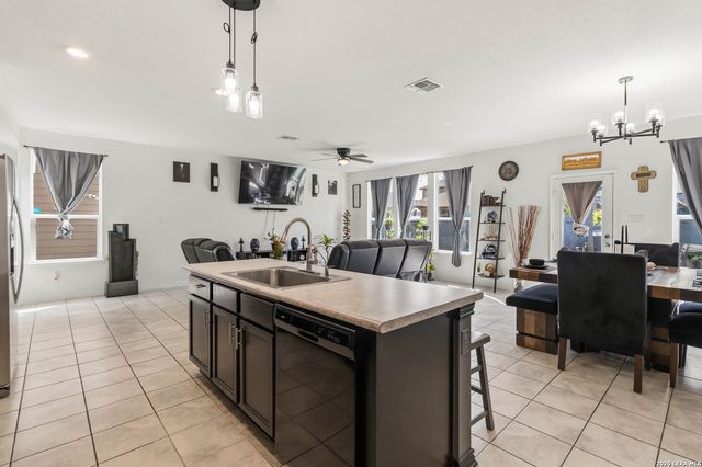 1918 BRANDYWINE DR, New Braunfels, TX 78130