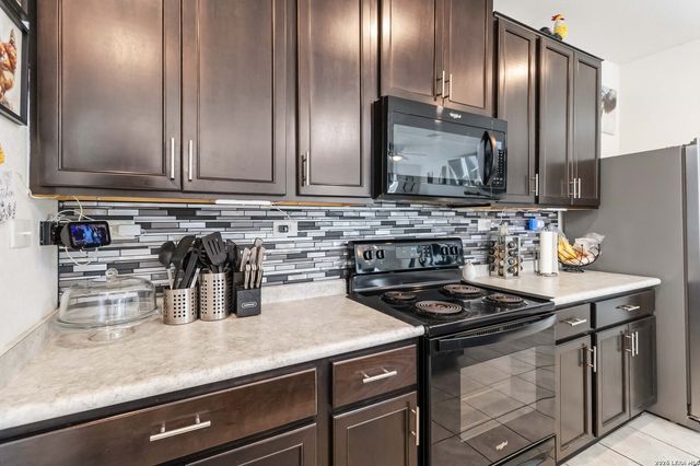 1918 BRANDYWINE DR, New Braunfels, TX 78130