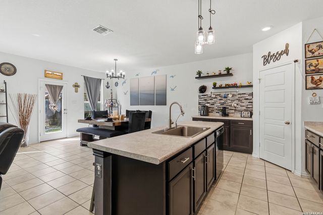 1918 BRANDYWINE DR, New Braunfels, TX 78130
