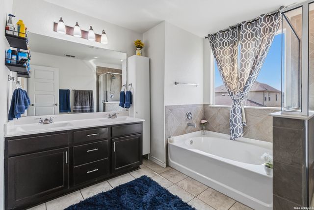 1918 BRANDYWINE DR, New Braunfels, TX 78130