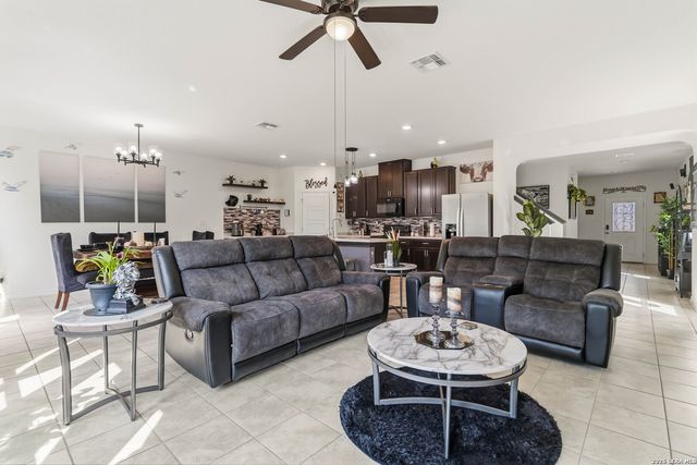 1918 BRANDYWINE DR, New Braunfels, TX 78130