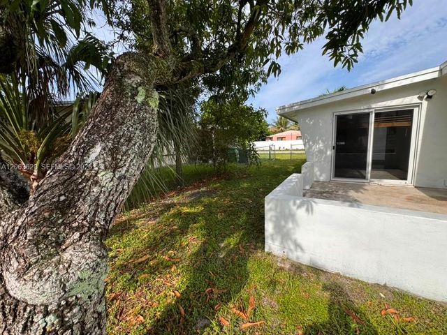 18331 NW 2nd Ct, Miami Gardens, FL 33169