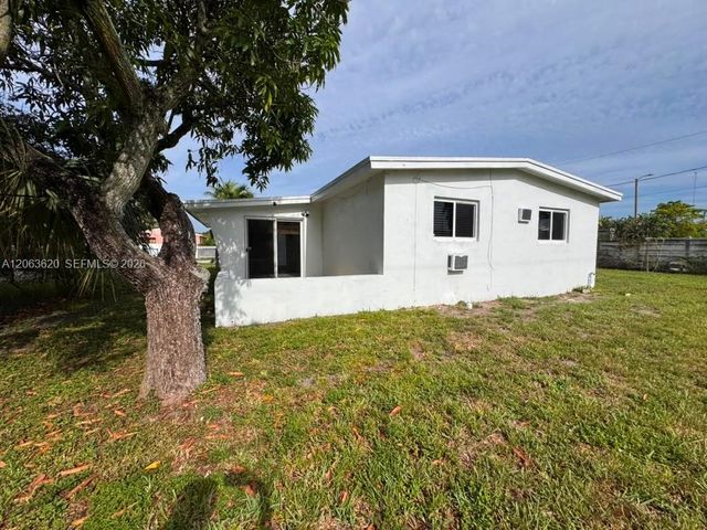 18331 NW 2nd Ct, Miami Gardens, FL 33169