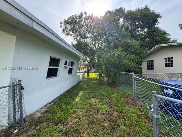 18331 NW 2nd Ct, Miami Gardens, FL 33169