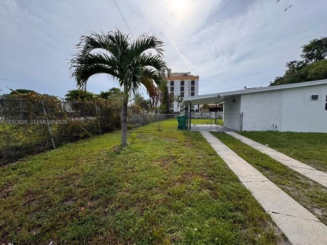 18331 NW 2nd Ct, Miami Gardens, FL 33169