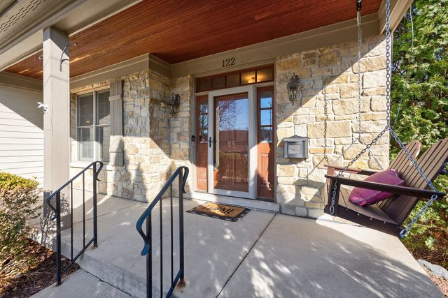 122 N 11th Avenue, St. Charles, IL 60174