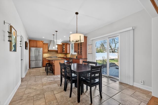 122 N 11th Avenue, St. Charles, IL 60174