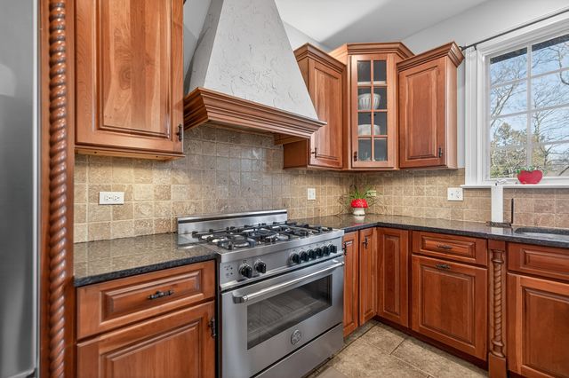 122 N 11th Avenue, St. Charles, IL 60174