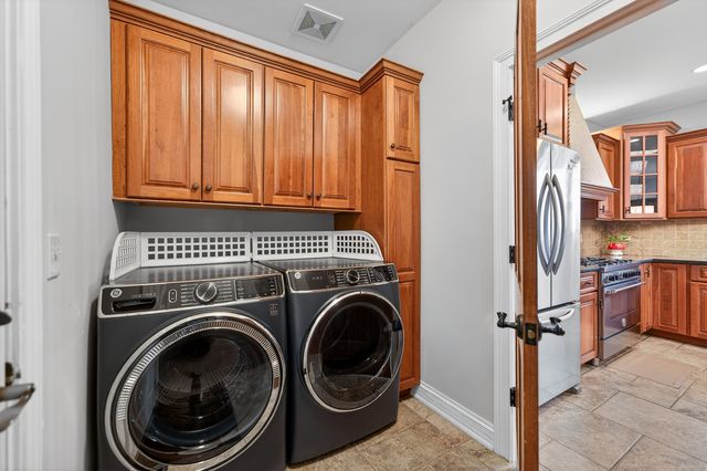 122 N 11th Avenue, St. Charles, IL 60174