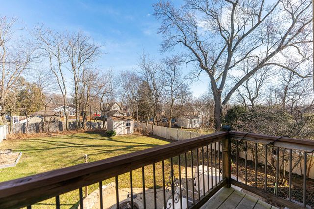 122 N 11th Avenue, St. Charles, IL 60174