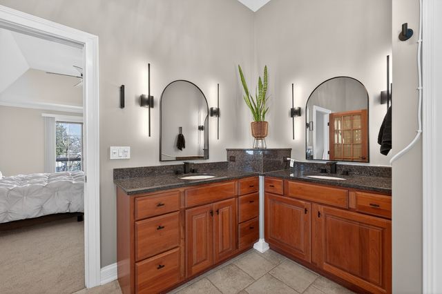 122 N 11th Avenue, St. Charles, IL 60174