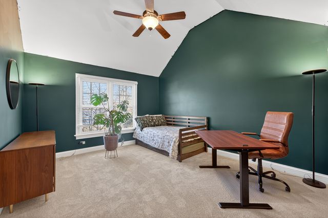 122 N 11th Avenue, St. Charles, IL 60174