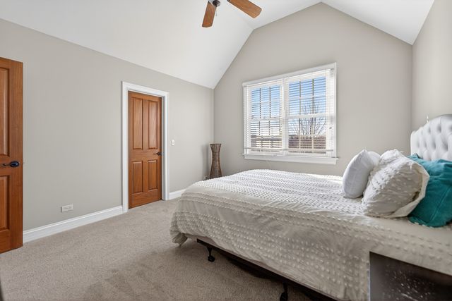 122 N 11th Avenue, St. Charles, IL 60174