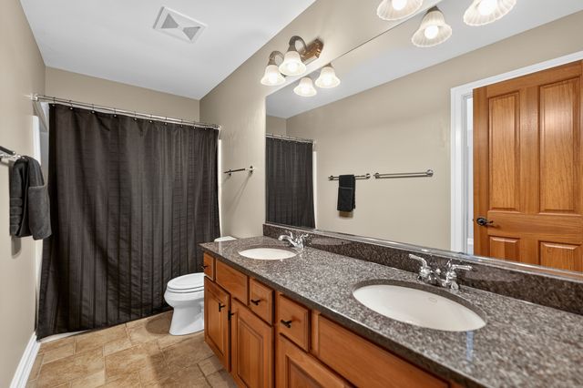 122 N 11th Avenue, St. Charles, IL 60174