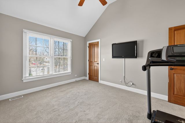 122 N 11th Avenue, St. Charles, IL 60174