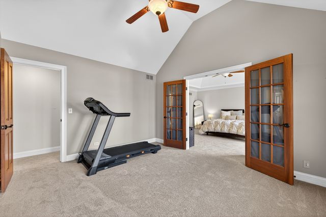 122 N 11th Avenue, St. Charles, IL 60174