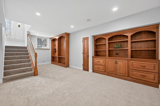 122 N 11th Avenue, St. Charles, IL 60174