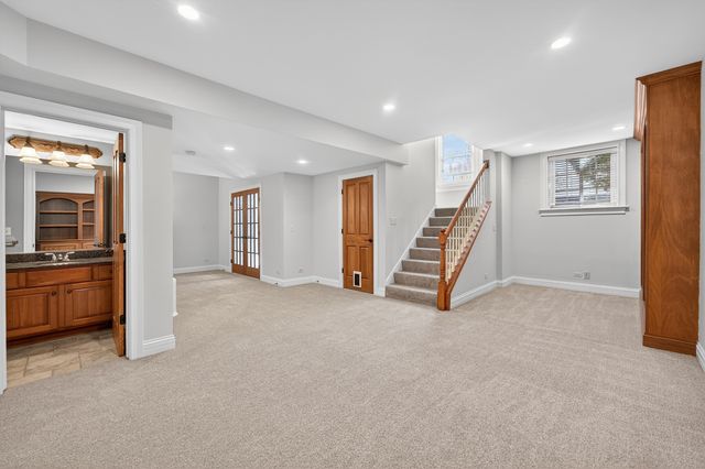 122 N 11th Avenue, St. Charles, IL 60174