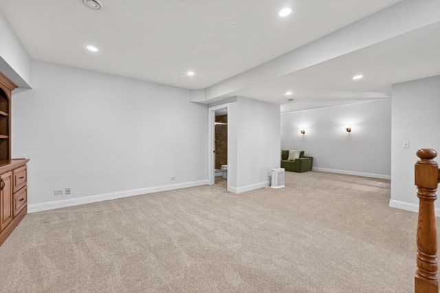 122 N 11th Avenue, St. Charles, IL 60174