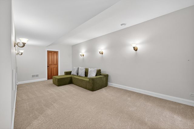 122 N 11th Avenue, St. Charles, IL 60174