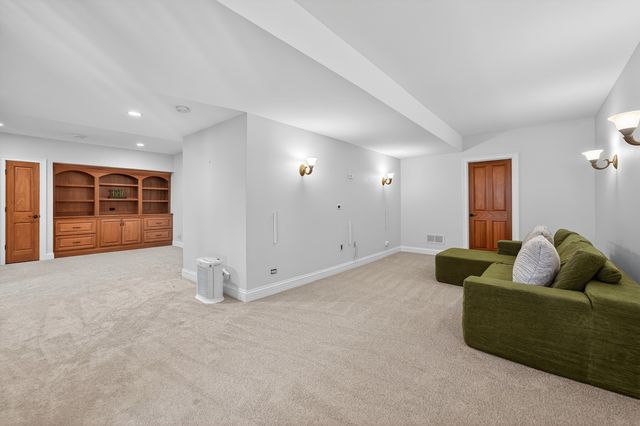 122 N 11th Avenue, St. Charles, IL 60174