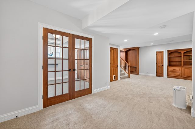 122 N 11th Avenue, St. Charles, IL 60174