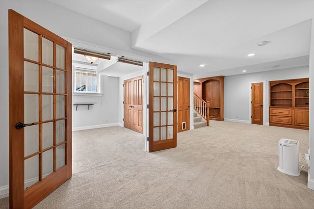 122 N 11th Avenue, St. Charles, IL 60174