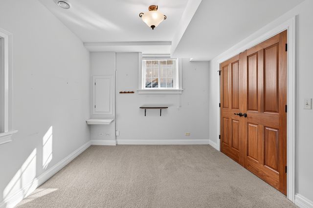 122 N 11th Avenue, St. Charles, IL 60174